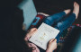 Vorlesen macht Freude (Photo by Annie Spratt on Unsplash)